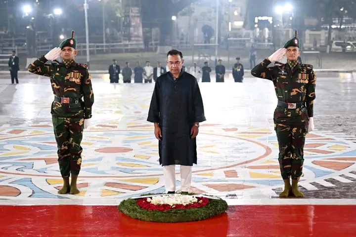 একুশের প্রথম প্রহরে ভাষা শহীদের প্রতি প্রধানমন্ত্রী তারেক রহমানের শ্রদ্ধা 