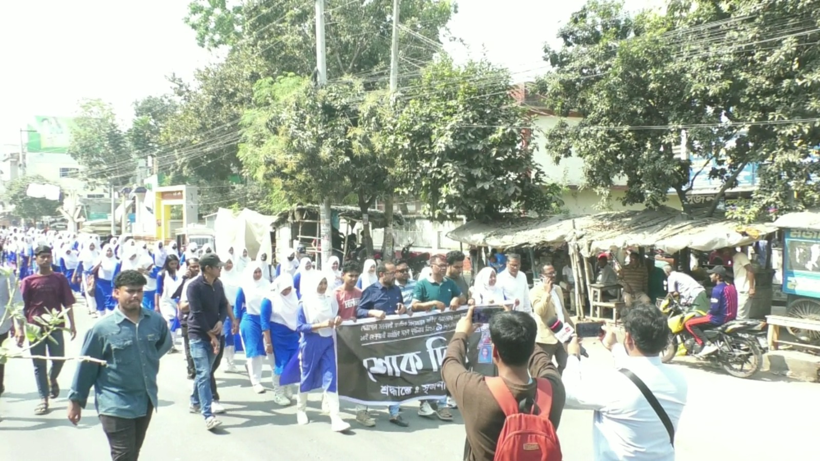 বেনাপোল প্রাইমারী স্কুলের পিকনিক ট্রাজেটিতে নিহত শিক্ষার্থীদের স্মরন সভায় সৃজন শিখা