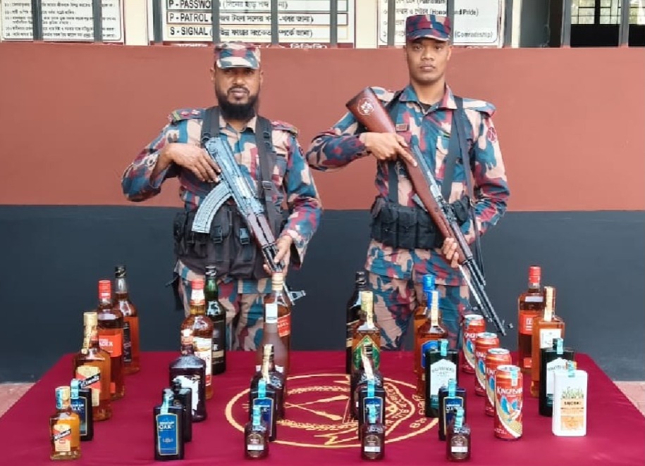 বিজিবির অভিযানে সীমান্ত থেকে চোরাচালানী মালামাল আটক