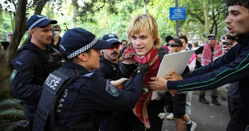 ফিলিস্তিনপন্থী বিক্ষোভকারীদের ওপর হামলা, অস্ট্রেলিয়ার পুলিশ তীব্র সমালোচনা মুখে