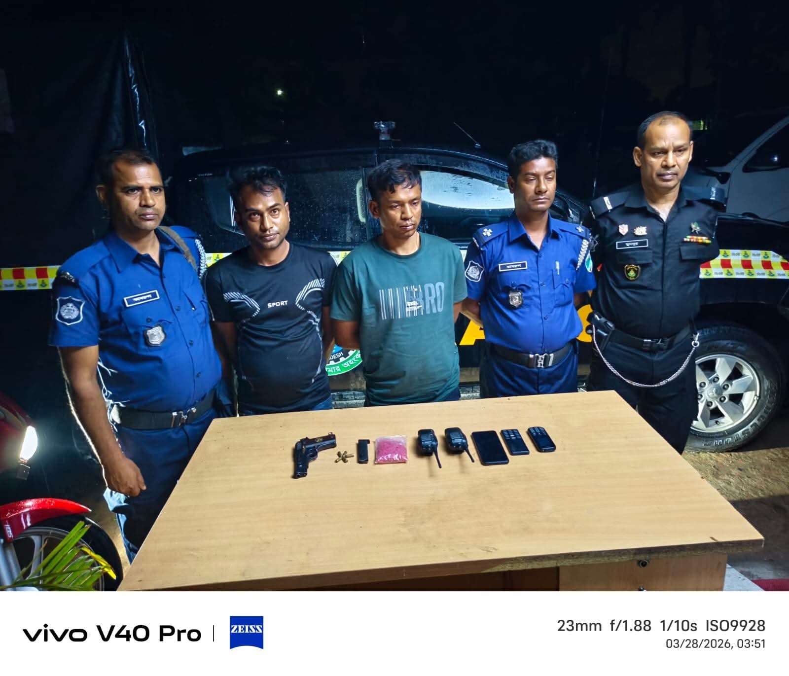 সাতক্ষীরায় অস্ত্র-ইয়াবাসহ কুখ্যাত ডাকাত ইয়ার আলী ও সহযোগী গ্রেপ্তার