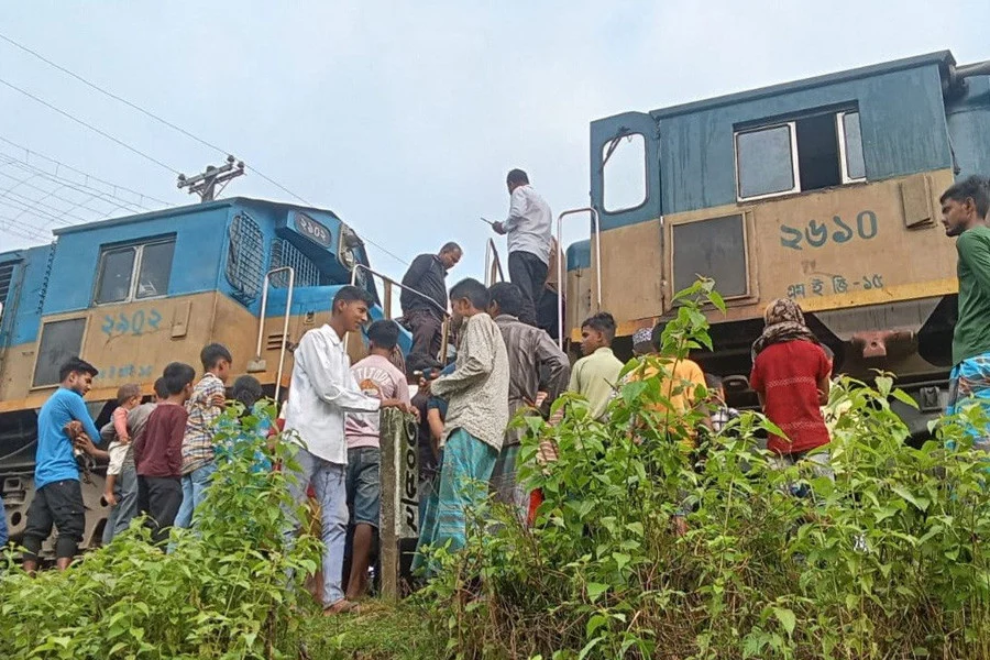 ৩ ঘণ্টা শেষে সিলেটের সাথে দেশের রেল যোগাযোগ চালু