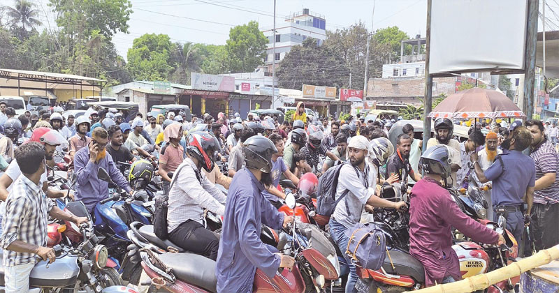 কৃত্রিম জ্বালানি সঙ্কট রুখতে চিরুনি অভিযানের নির্দেশ, তেল নিয়ে ভেল্কিবাজি