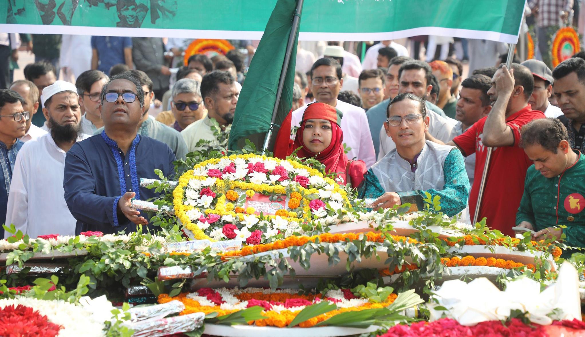 যুদ্ধাপরাধীরা স্মৃতিসৌধকে অপবিত্র করেছে : মোমিন মেহেদী