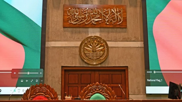 জাতীয় সংসদের অধিবেশন কক্ষে কালেমার ক্যালিগ্রাফি
