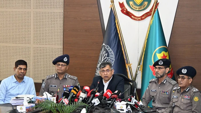 সন্ত্রাসী-চাঁদাবাজদের তালিকা করে শিগগিরই অভিযান: স্বরাষ্ট্রমন্ত্রী