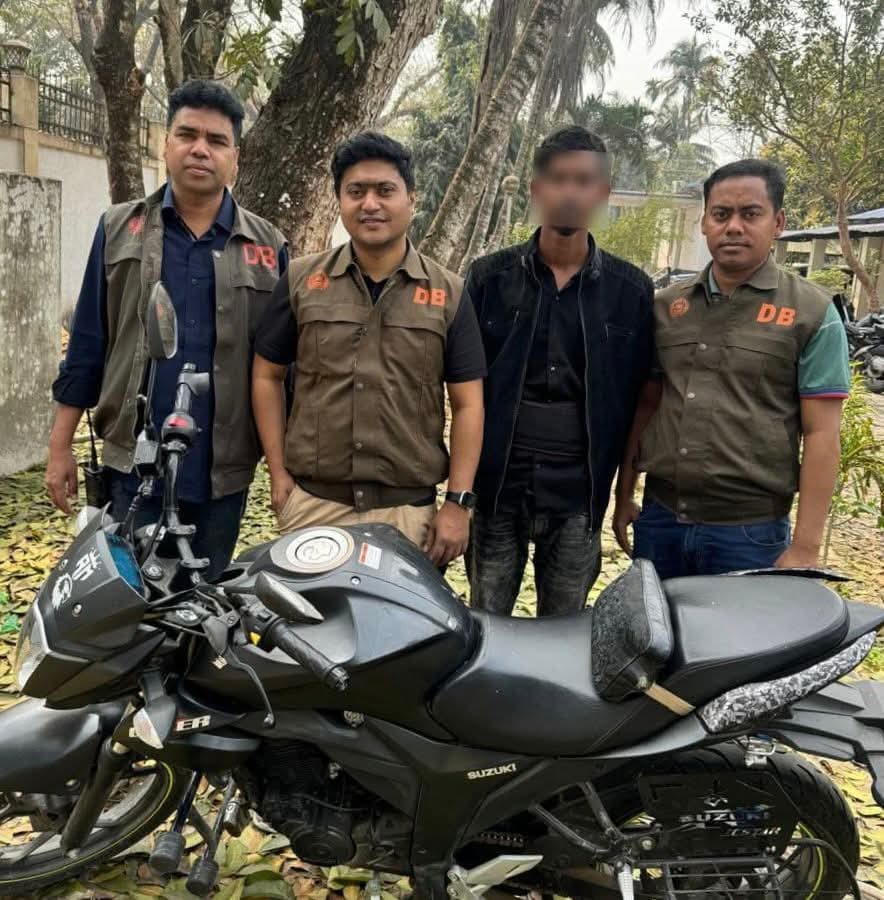 যশোরে আলমগীর হত্যা মামলায় মনিরুল ইসলাম গ্রেফতার, উদ্ধার মোটরসাইকেল