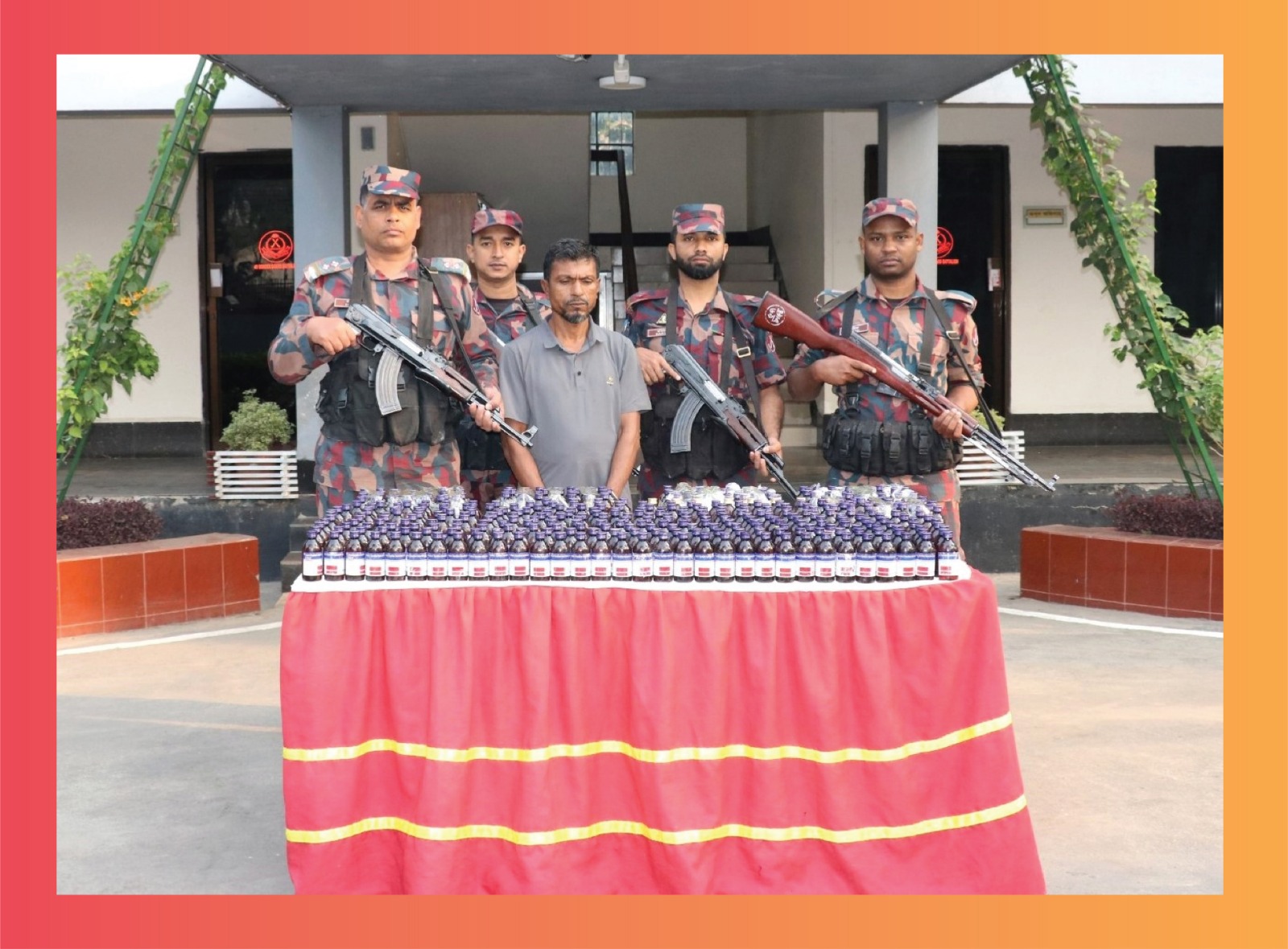 যশোর সীমান্তে অভিযানে এক আসামীসহ মাদকদ্রব্য এবং মালিকবিহীন মালামাল আটক বিজিবির