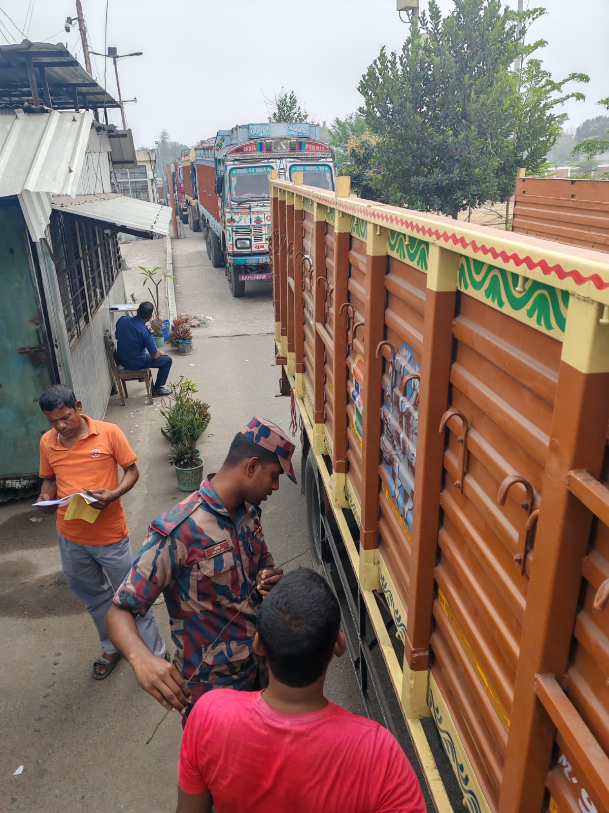 জ্বালানী তেল পাচার রোধে সীমান্তে জনবল বৃদ্ধিসহ টহল জোরদার করেছে বিজিবি