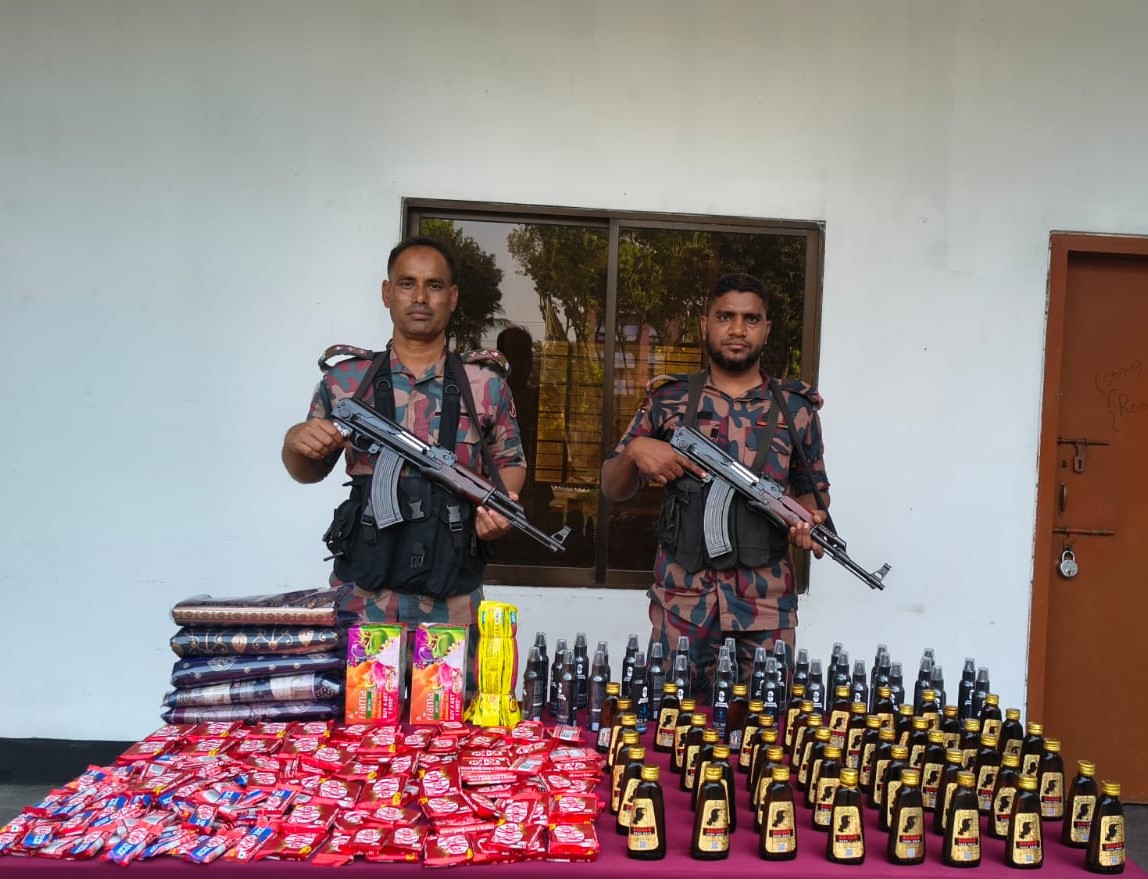 যশোর বেনাপোল সীমান্তে মালিকবিহীন অবৈধ চোরাচালানী মালামাল আটক