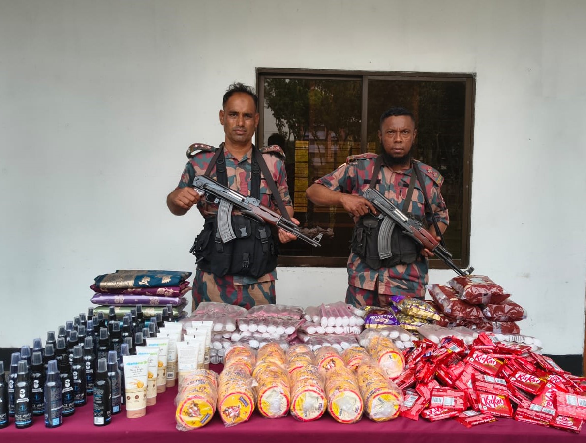 সীমান্তের অভিযানে মালিকবিহীন অবৈধ চোরাচালানী মালামাল আটক করেছে বিজিবি