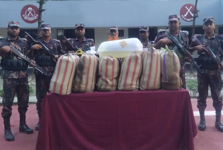 সীমান্ত অভিযানে মালিকবিহীন অবৈধ ও চোরাচালানী মালামাল আটক বিজিবির