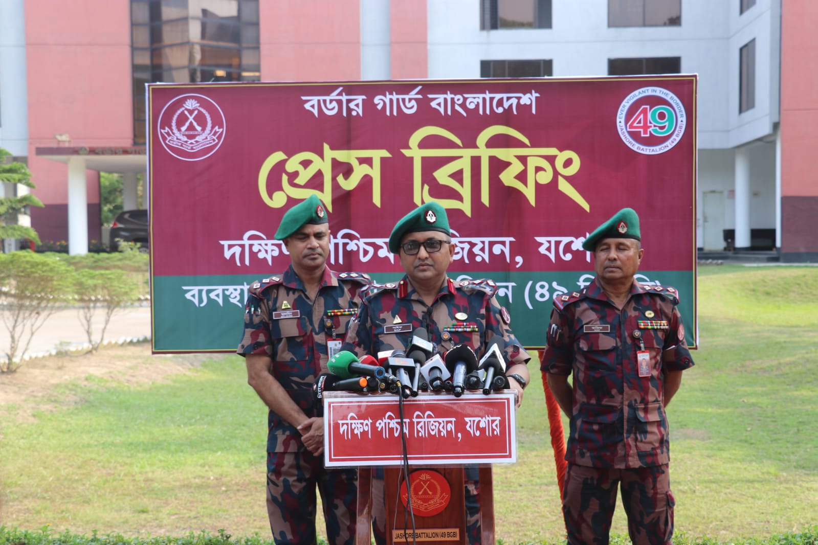 সীমান্তবর্তি এলাকায় জ্বালানি তেলের নিরাপদ ও নিরবচ্ছিন্ন সরবরাহে ৪৯ বিজিবির পদক্ষেপ