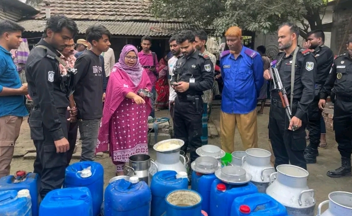 যশোরে ভেজাল দুধ তৈরির কারখানায় ভ্রাম্যমাণ আদালতের অভিযানে জরিমানাসহ ৫জনের কারাদন্ড