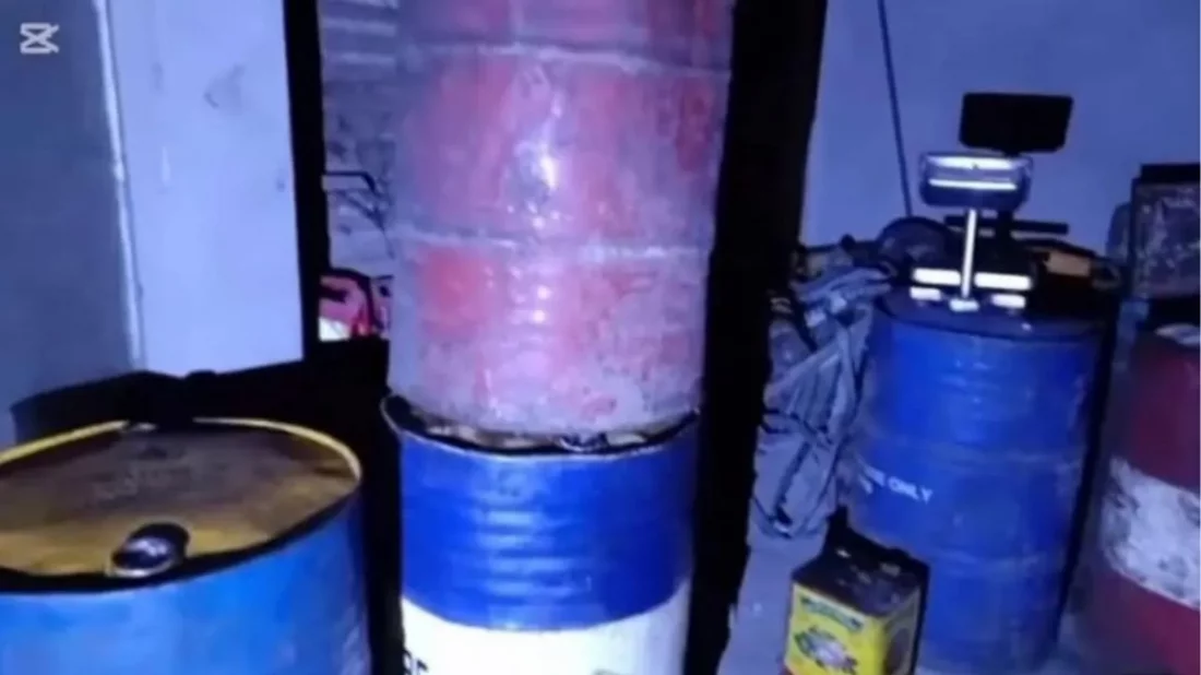 গাজীপুরে মধ্যরাতে ১৮ ড্রাম অবৈধ জ্বালানি ডিজেল জব্দ করেছে পুলিশ