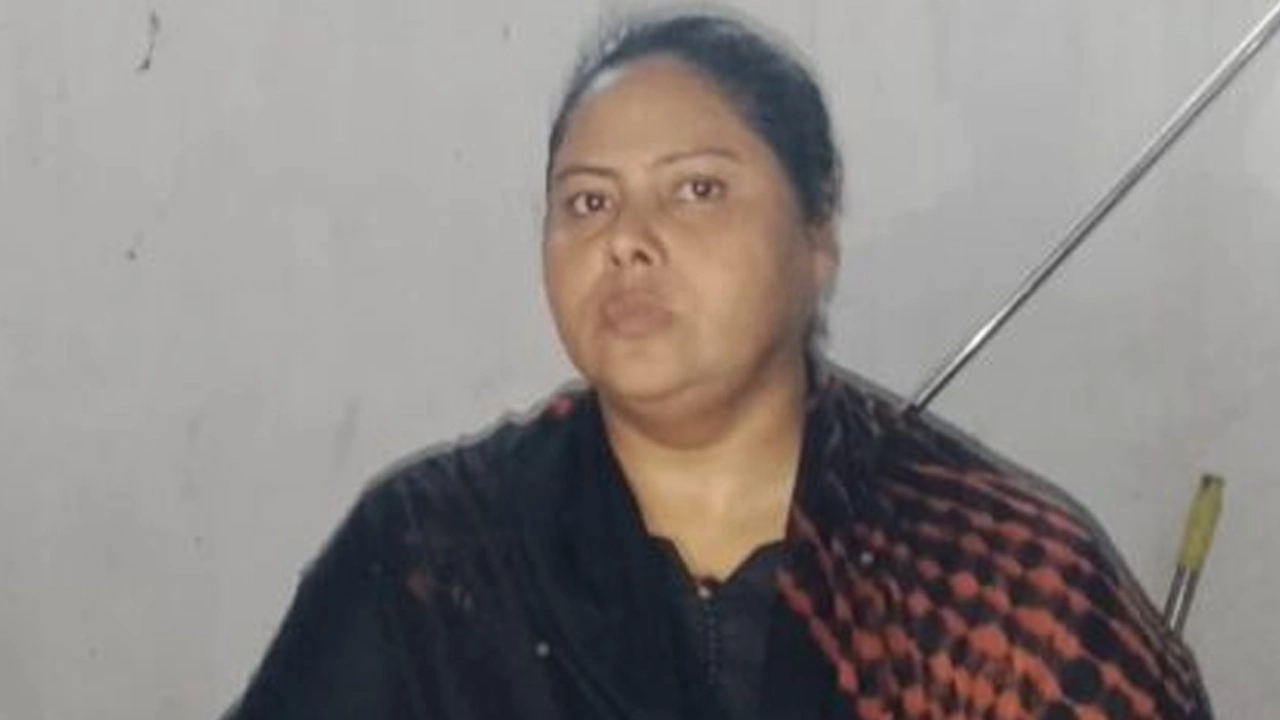 যশোরের নারী প্রতারক মাহমুদার নামে এবার ৮ মামলা