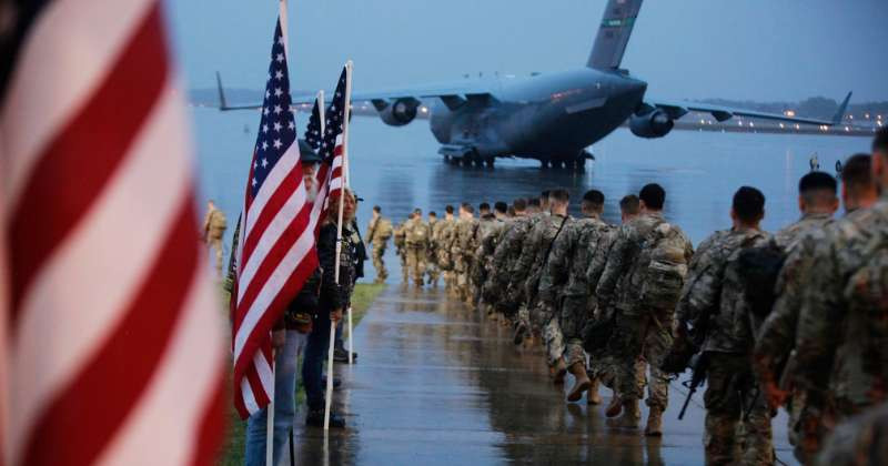 ‘খারগ দ্বীপ’ দখলের নীল নকশাঃ মধ্যপ্রাচ্যে দ্রুতগতির প্যারাসুট বাহিনী মোতায়েন করে চলেছে যুক্তরাষ্ট্র