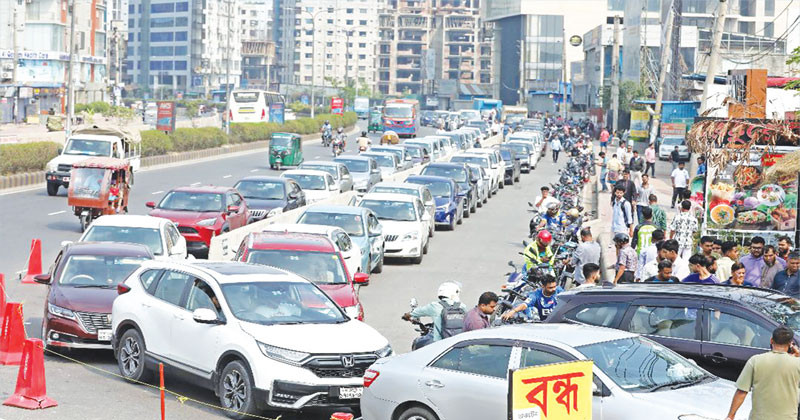 জ্বলছে জীবন জ্বালানিতে,তেলের জন্য হাহাকার