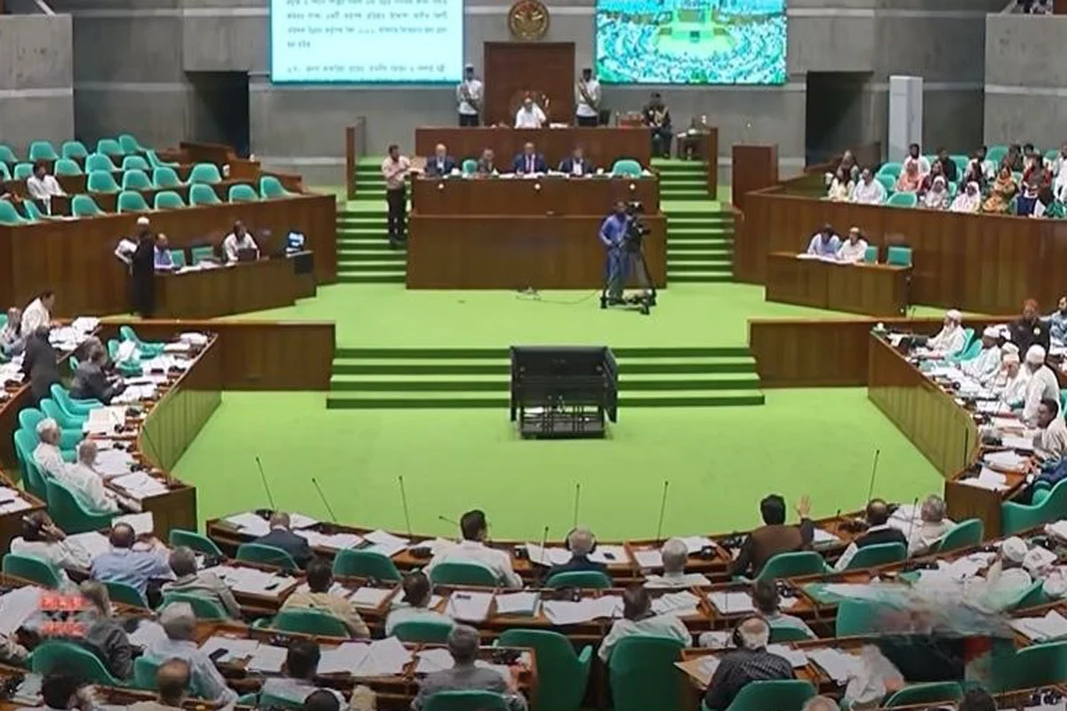 গণঅভ্যুত্থানে শহীদ পরিবার এবং জুলাই যোদ্ধাদের পুনর্বাসন বিল সংসদে পাস