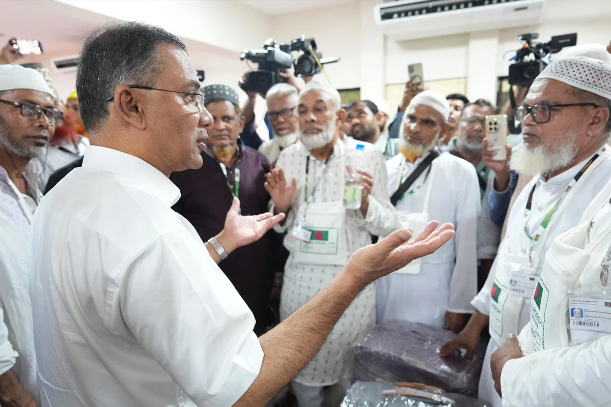 হজযাত্রীদের খোঁজখবর নিতে হজ্ব ক্যাম্পে প্রধানমন্ত্রী