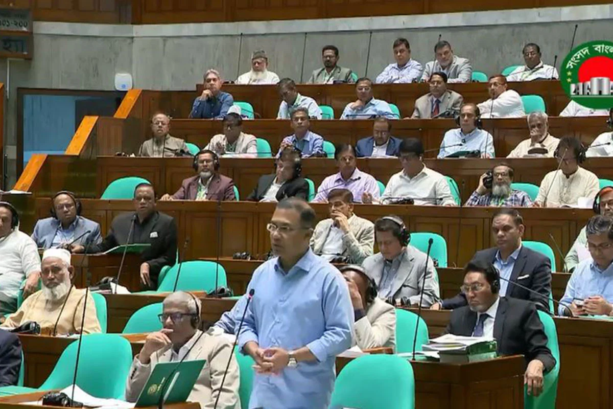 প্রাথমিকের শিক্ষার্থীদের বিনামূল্যে স্কুল ড্রেস,পাটের ব্যাগ ও জুতা দেওয়া হবে-সংসদে প্রধানমন্ত্রী