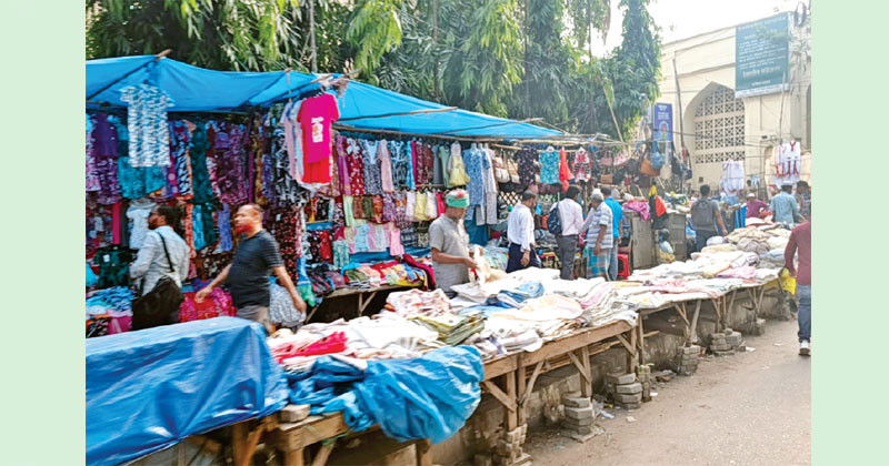 উচ্ছেদের পর আবারও আগের অবস্থানে ফিরলো হকাররা