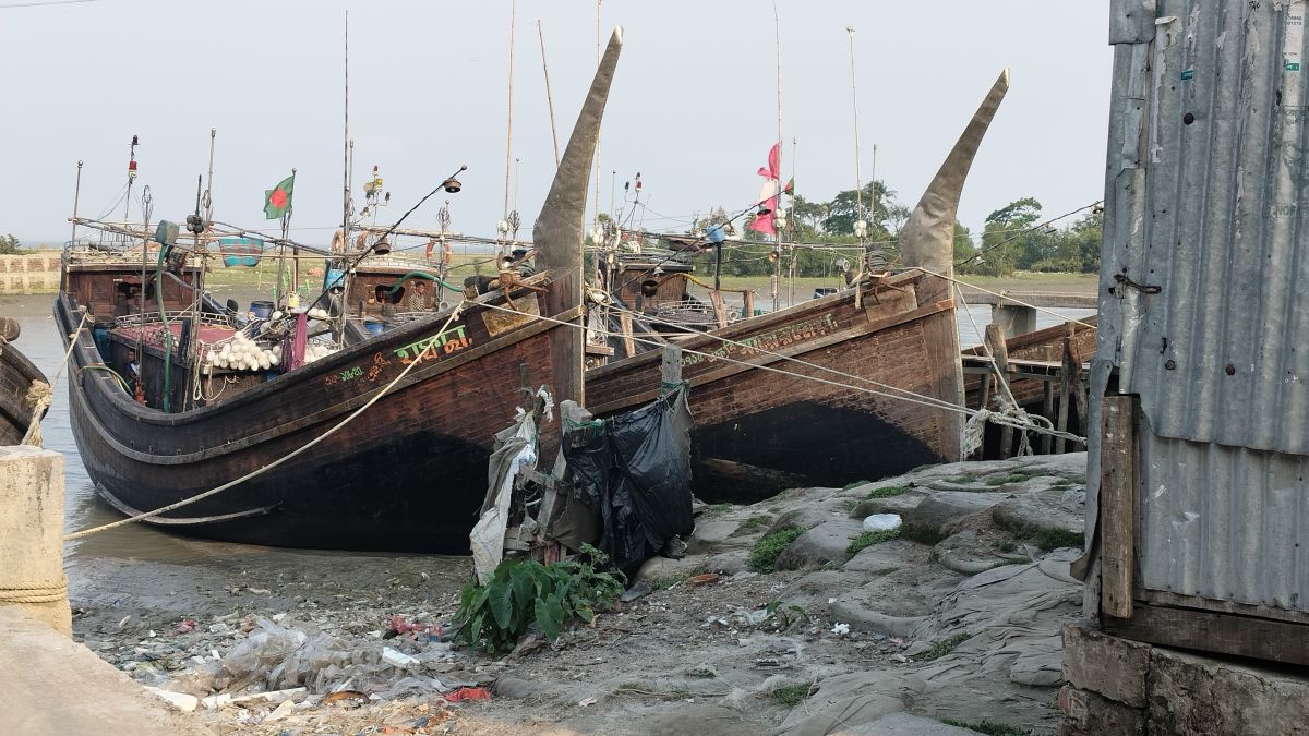 দিনে জেলে, রাতে পাচারকারী, মনপুরা উপকূলের এক চাঞ্চল্যকর চিত্র