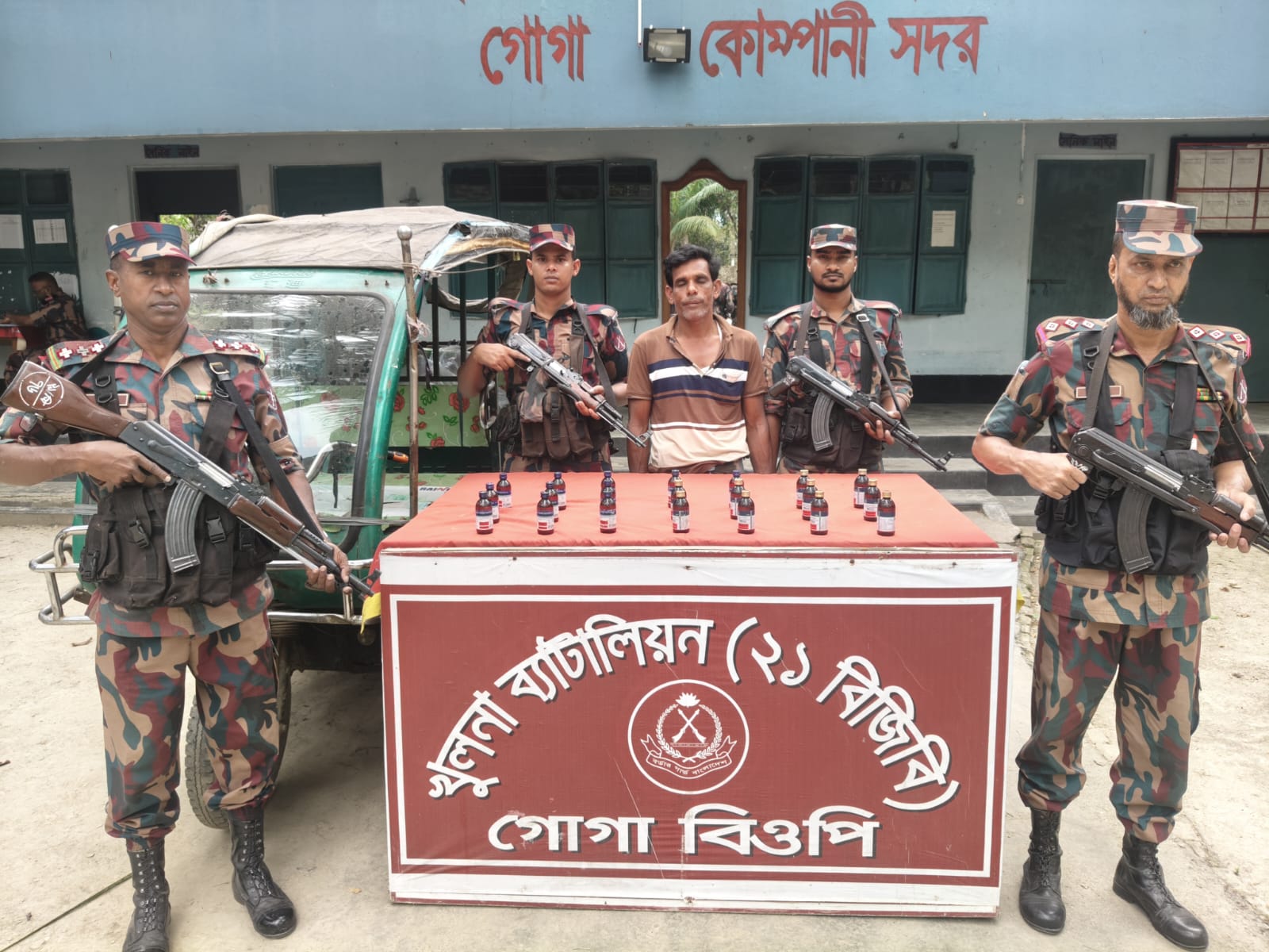 শার্শার গোগা সীমান্ত মাদক ইজিবাইকসহ আটক-১