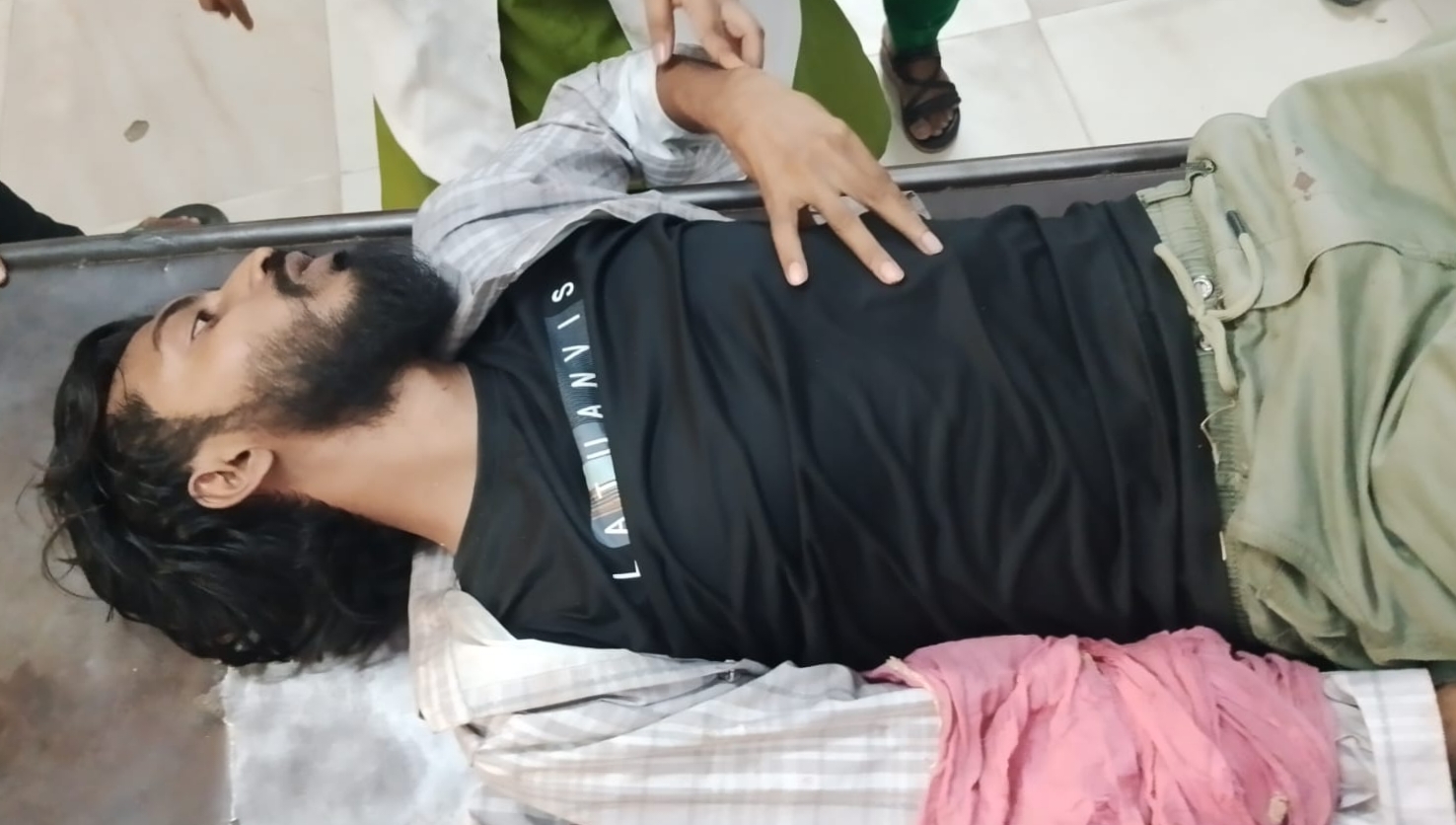 ঝিকরগাছায় মোটরসাইকেল-পিকআপ মুখোমুখি সংঘর্ষে যুবক নিহত