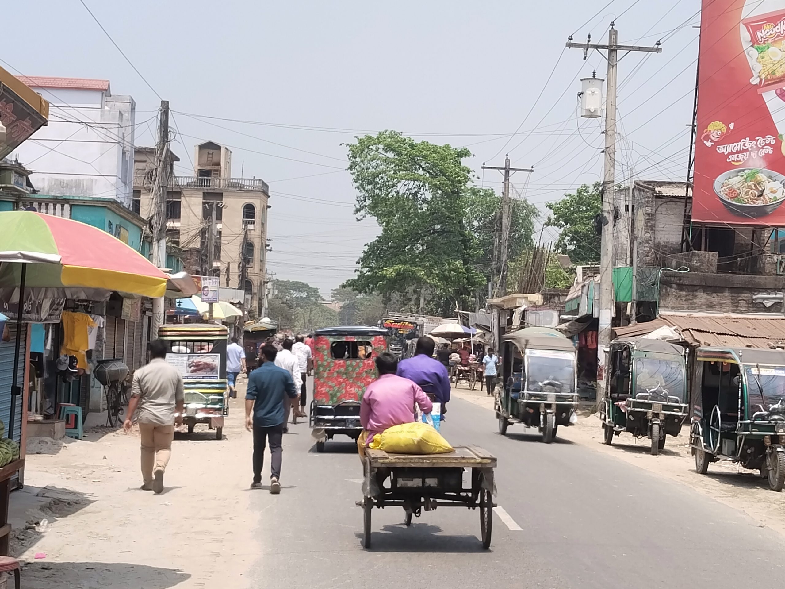 বাগআঁচড়া বাজারে মহাসড়ক অবৈধ স্থাপনা মালিকদের দখলে, সড়ক ও জনপথ নির্বিকার