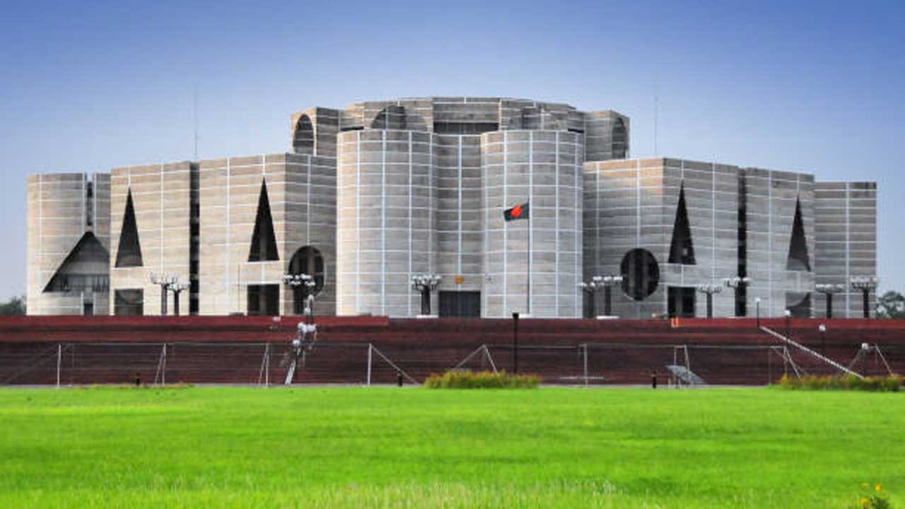 ভোটে নির্বাচিত ও সংরক্ষিত নারী আসনের এমপির পার্থক্য