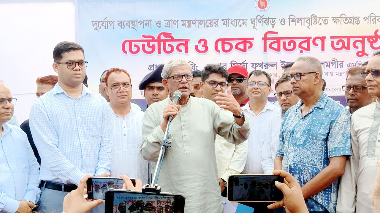 তেলের সঙ্কট সৃষ্টিকারীদের বিরুদ্ধে কঠোর ব্যবস্থা নেয়া হবেঃ মির্জা ফখরুল ইসলাম আলমগীর