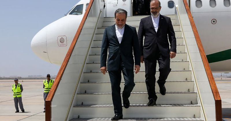 আঞ্চলিক উত্তেজনা প্রশমনে ফের পাকিস্তান সফরে গেলেন ইরানি প্রতিনিধিদল