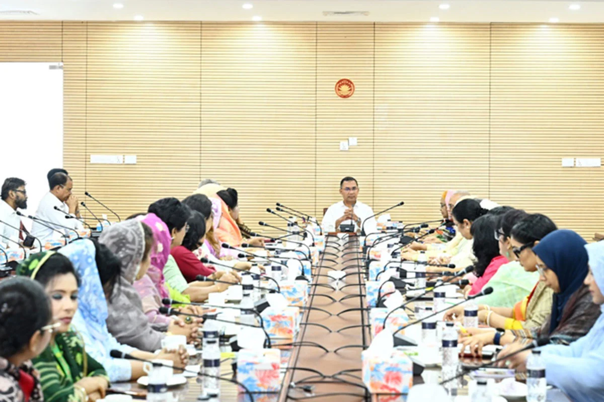 সংসদে কার্যকর ভূমিকা রাখতে নারী এমপিদের প্রস্তুত হতে নির্দেশ দিলেন প্রধানমন্ত্রী