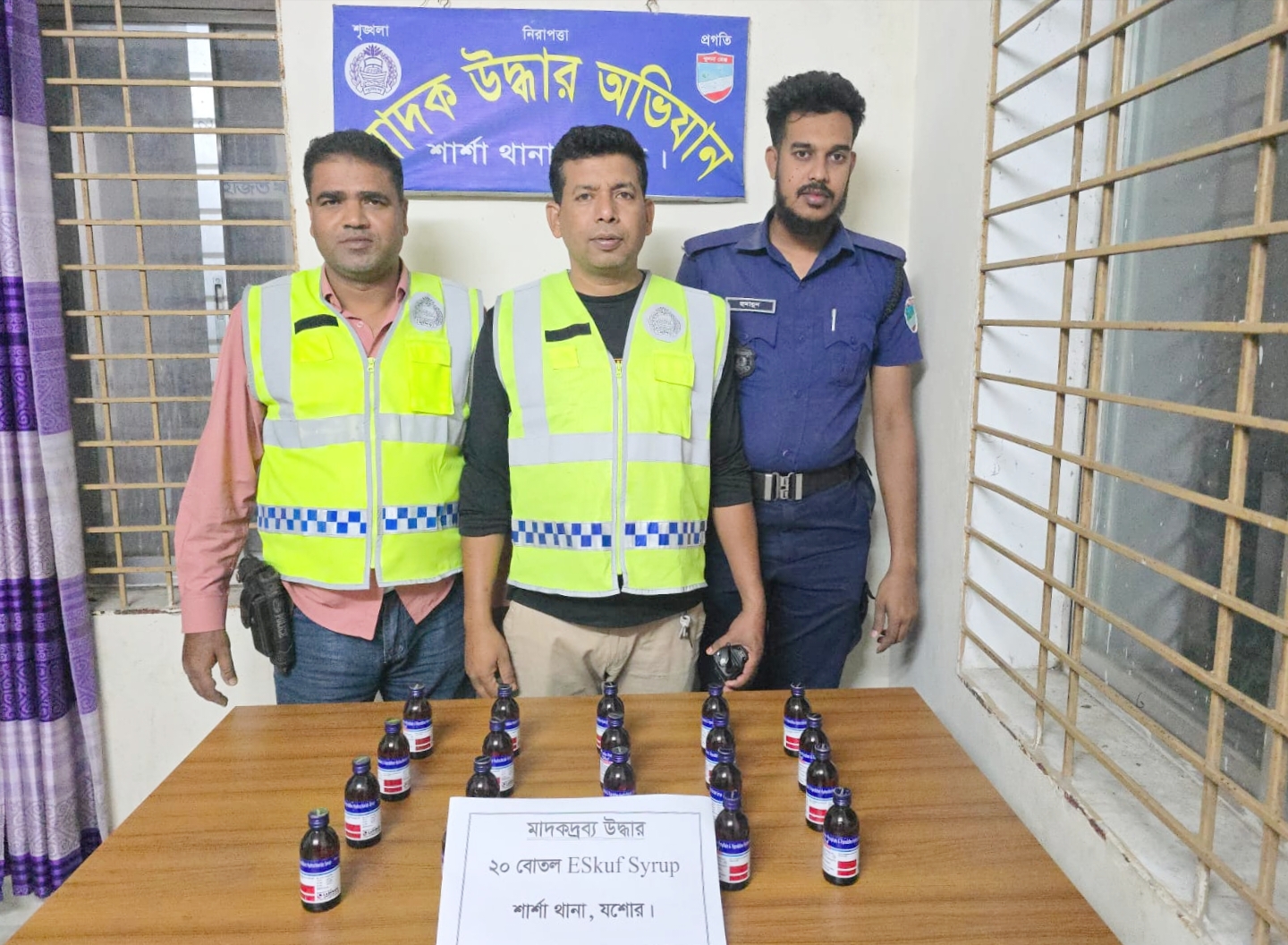 শার্শায় ভারতীয় এসকফ সিরাপ জব্দ