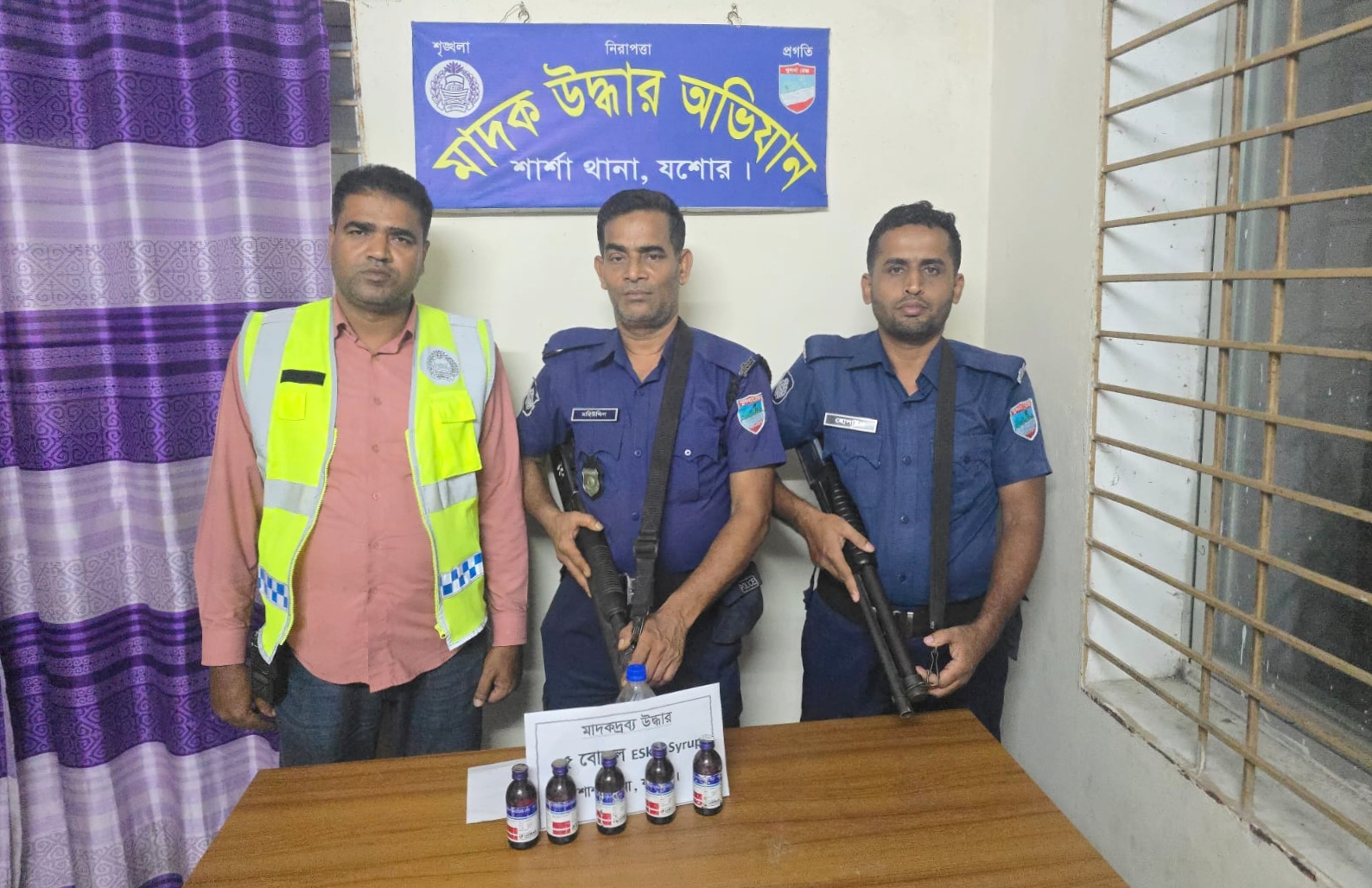 শার্শায় ভারতীয় এসকফ সিরাপ জব্দ