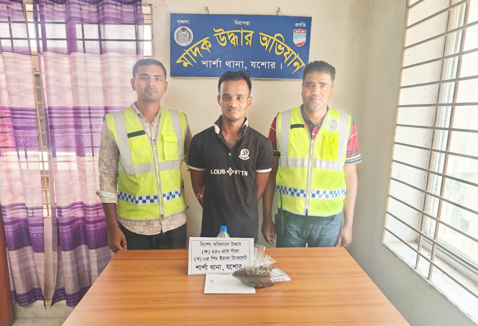 শার্শায় গাঁজা ও ইয়াবাসহ যুবক আটক