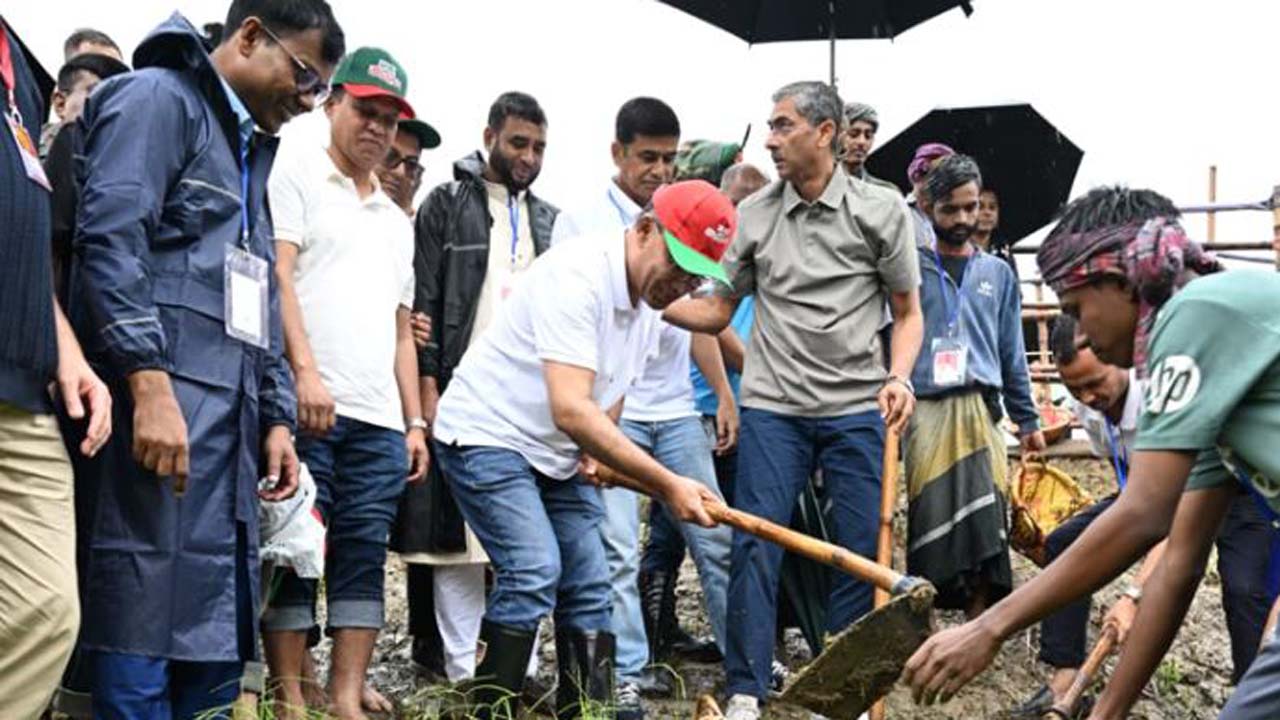 দেশের মানুষের স্বার্থ দেখাই হচ্ছে সরকারের এক নম্বর দায়িত্ব : প্রধানমন্ত্রী