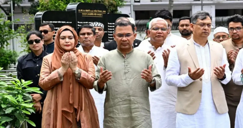 ঈদের দিনে পিলখানায় বিডিআর বিদ্রোহে নিহত সেনাদের শ্রদ্ধা জানালেন প্রধানমন্ত্রী