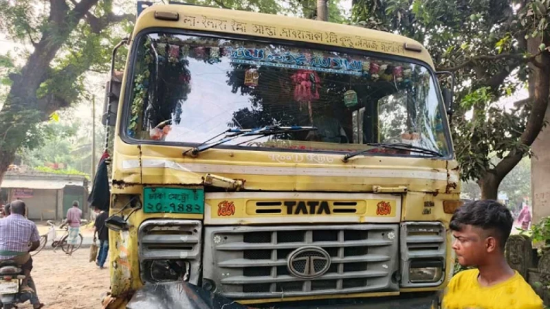 সারসায় কাভার্ডভ্যান-মোটরসাইকেল এক্সিডেন্টে নিহত ২