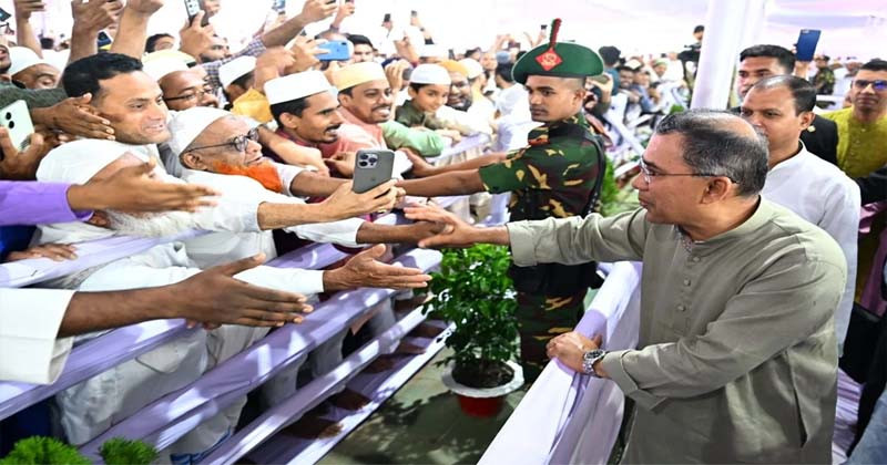 জাতীয় ঈদগাহে মুসল্লিদের সাথে শুভেচ্ছা বিনিময় করলেন প্রধানমন্ত্রী