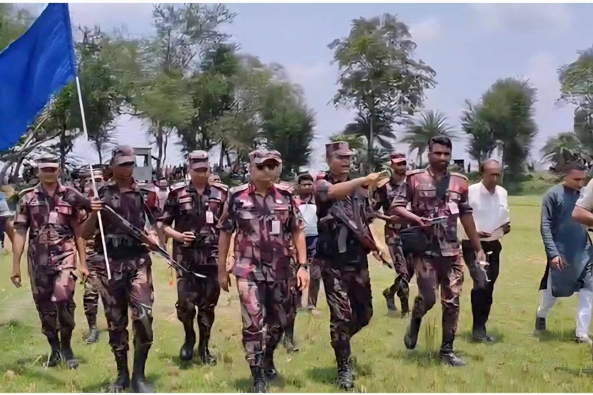 পুশইন রুখতে সীমান্তে বিজিবিকে সহযোগিতা করছেন গ্রামবাসী