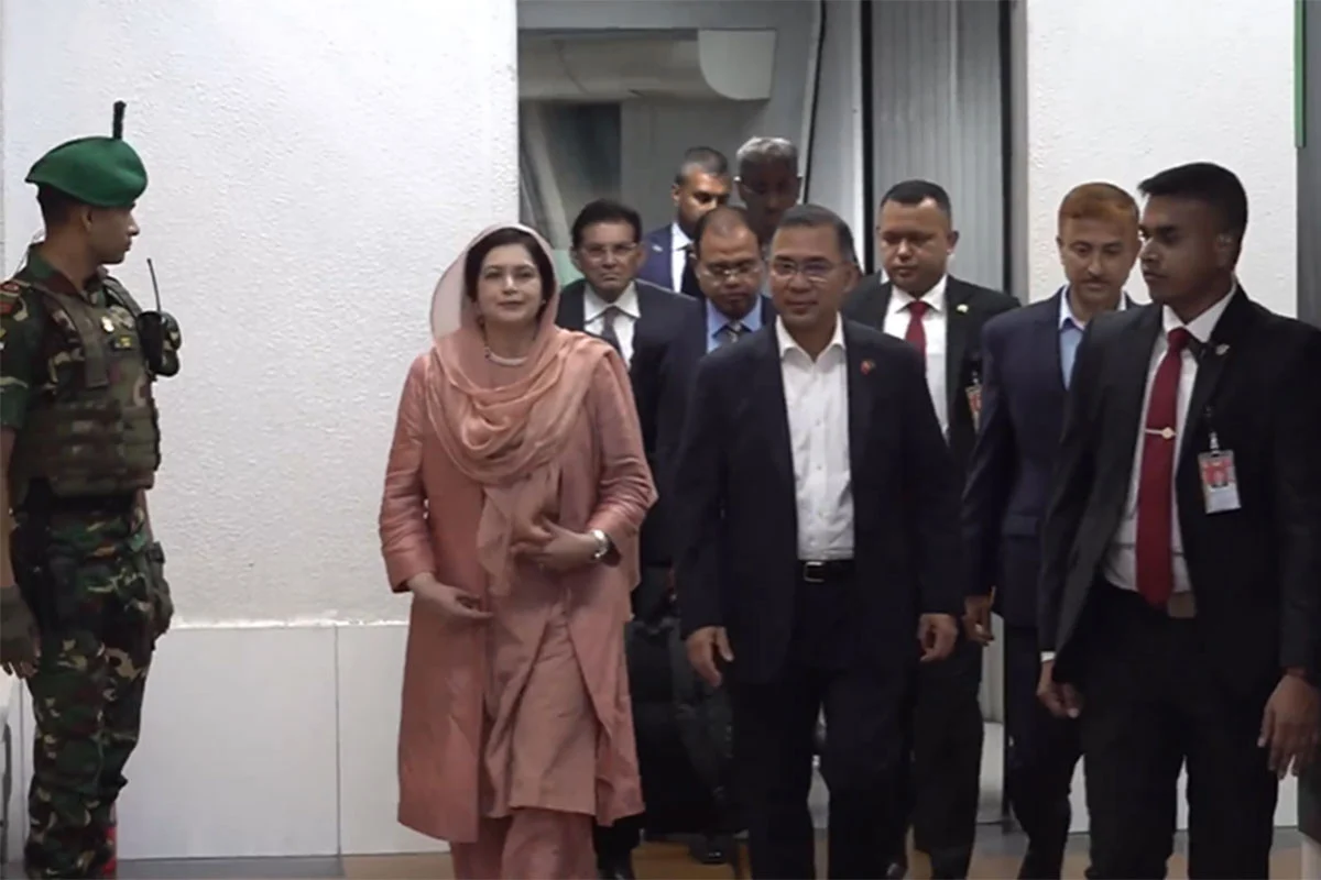 মালয়েশিয়া-চীন সফর শেষ করে দেশে ফিরলেন প্রধানমন্ত্রী তারেক রহমান