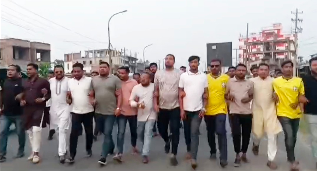 নিষিদ্ধ ঘোষিত সংগঠনের মিছিলের প্রতিবাদে ছাত্রদলের বিক্ষোভ মিছিল