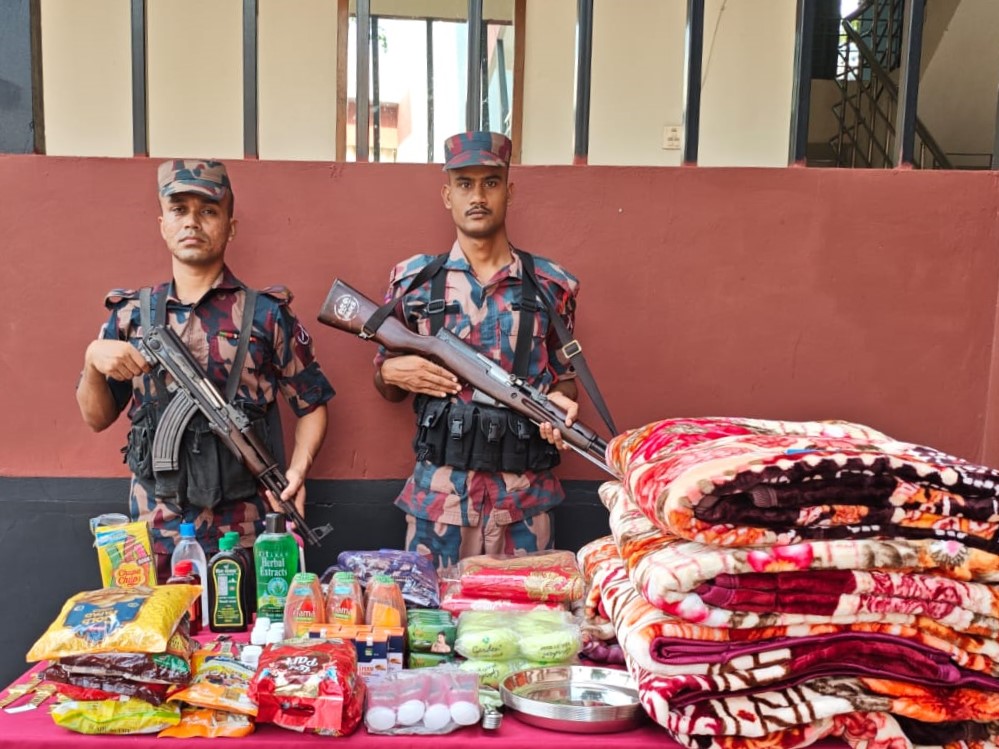 সীমান্তে অভিযান চালিয়ে অবৈধ ভারতীয় মালামাল আটক