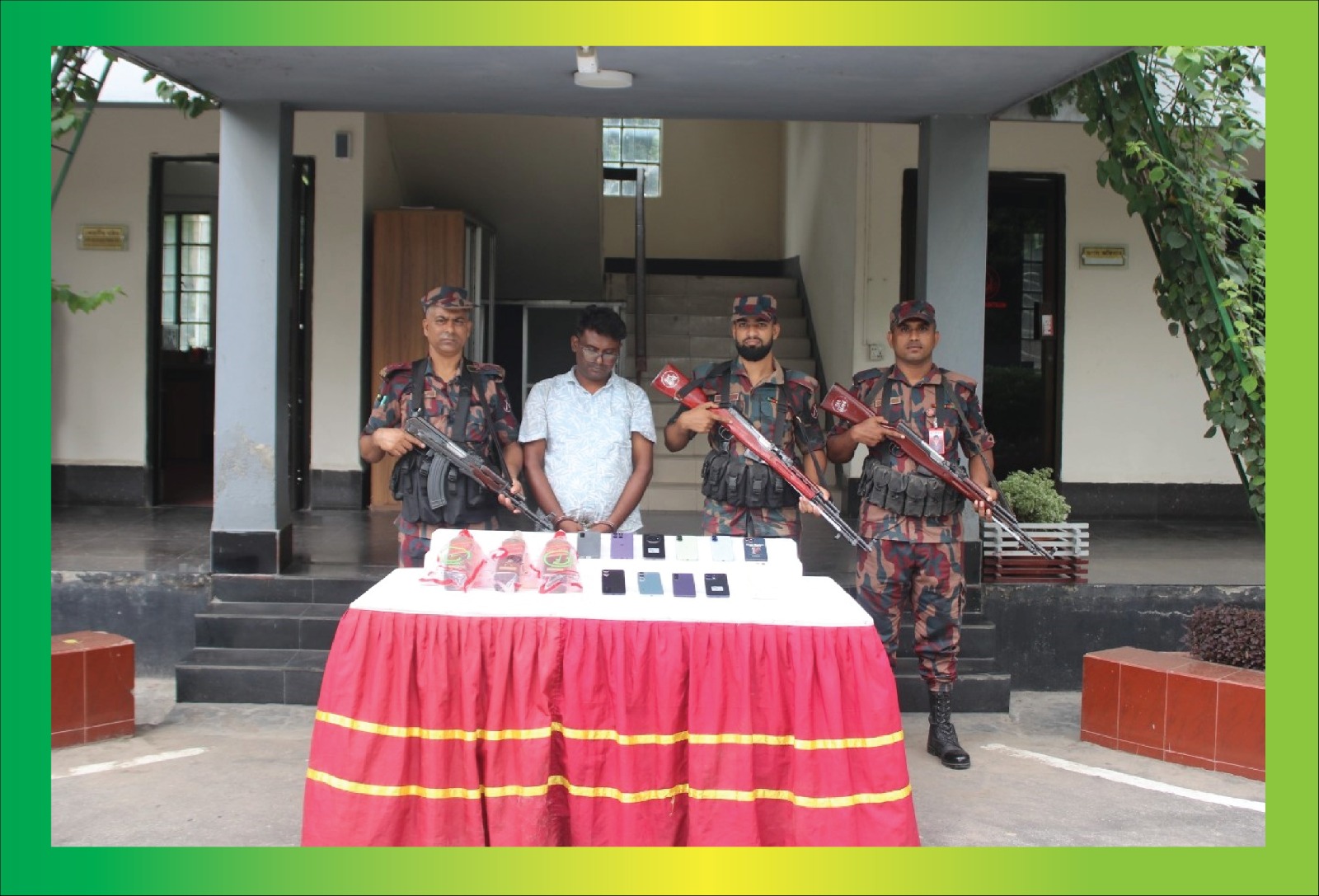সীমান্ত থেকে বিদেশি মদ, মোবাইল সেটসহ ভারতীয় নাগরিক আটক