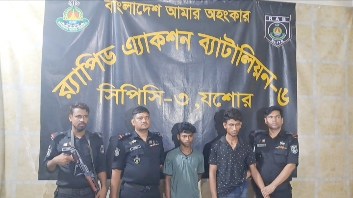 মণিরামপুরে নাতনীকে উত্ত্যক্তর প্রতিবাদ করায় নানাকে হত্যা, র‌্যাবের অভিযানে দুই যুবক গ্রেফতার