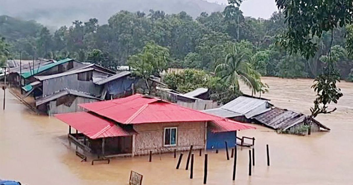 এক টানা দীর্ঘ বর্ষণে বন্যা ও পাহাড় ধস, প্রাণহানি বেড়ে দাঁড়ালো ৪৪