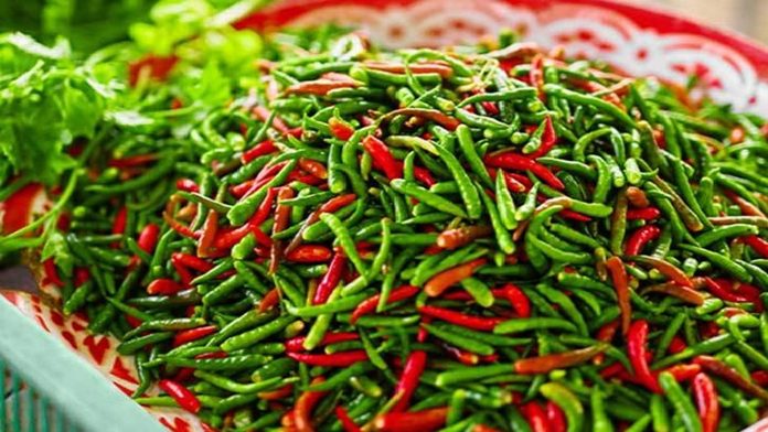 রাজধানীতে কাঁচামরিচের কেজি ৪০০ টাকায় উঠে এলো