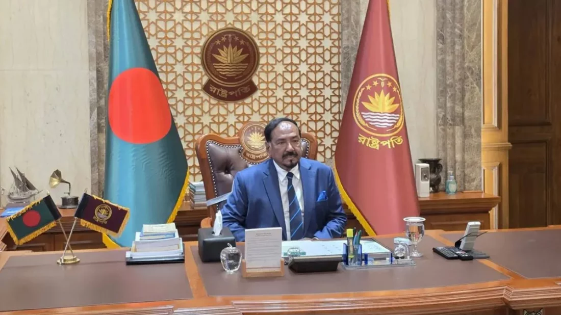 বঙ্গভবনে ভারপ্রাপ্ত রাষ্ট্রপতির প্রথম দাপ্তরিক কার্যক্রম শুরু